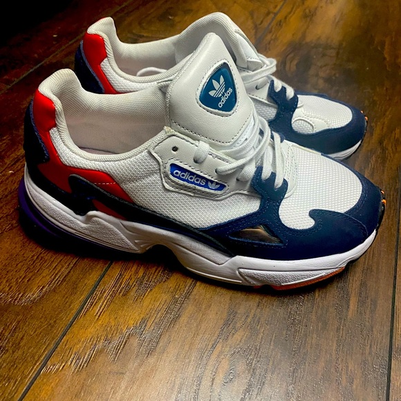 Shoes size 6 - Picture 2 of 3